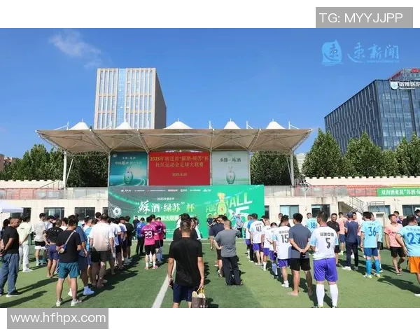 仿真球星携手绿茵赛场畅享智慧足球新时代